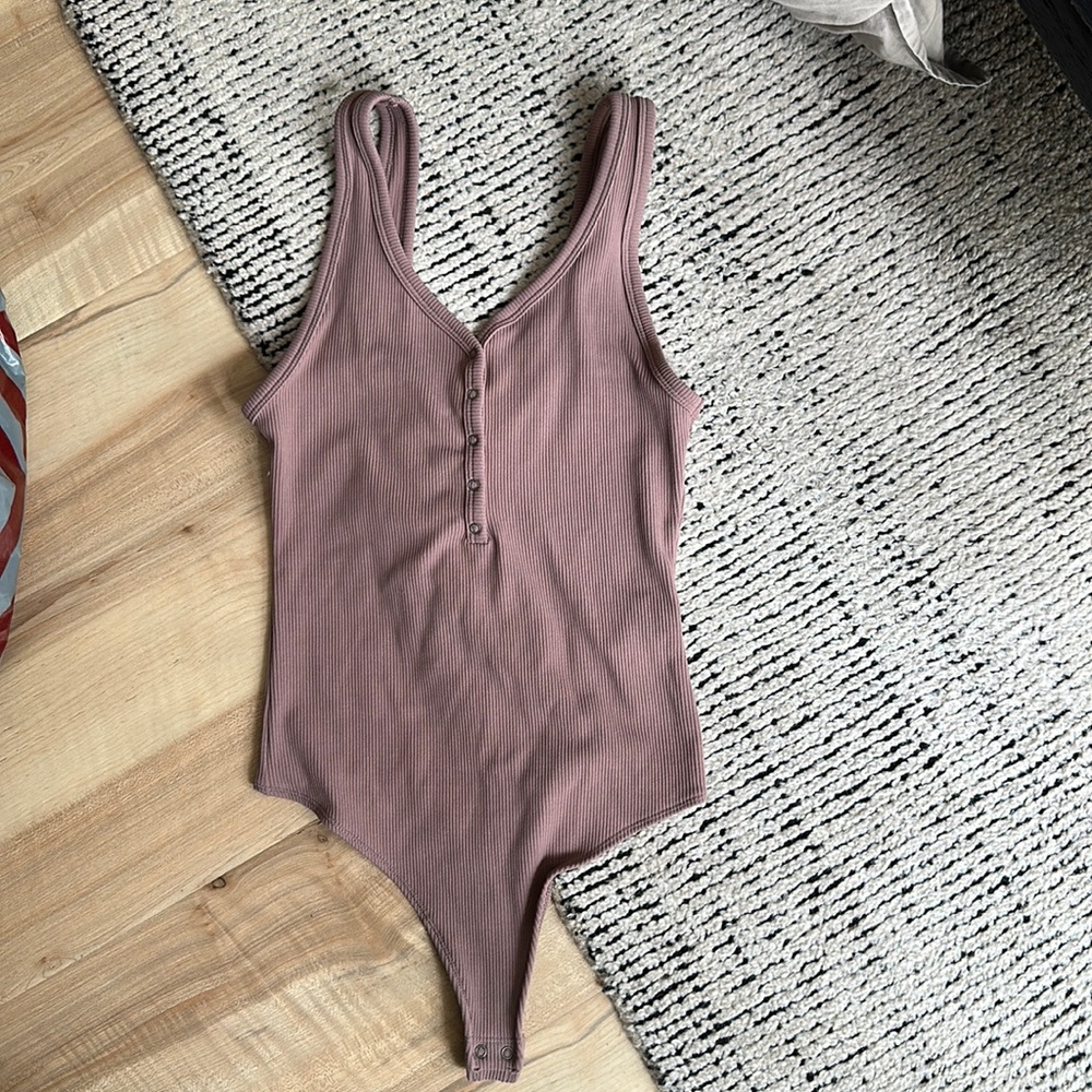 Abercrombie bodysuit soft size small rose